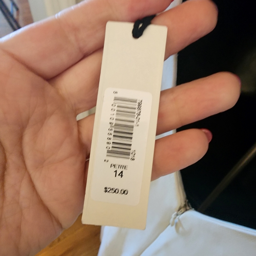 CC- Eegant White V-Neck Dress - Picture 5 of 6